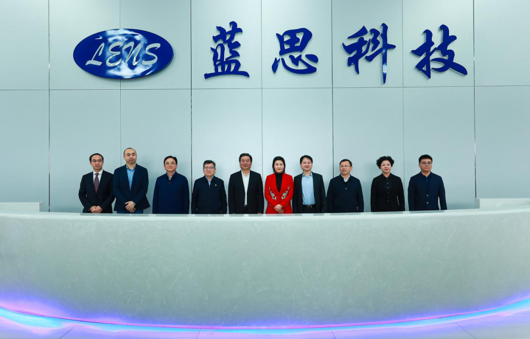 News | 折疊手機(jī)之爭(zhēng)三星成最大贏家;藍(lán)思科技切入智能終端整機(jī)組裝,首臺(tái)手機(jī)昨日下線;榮耀CEO稱很快達(dá)千億規(guī)模成世界五百?gòu)?qiáng)