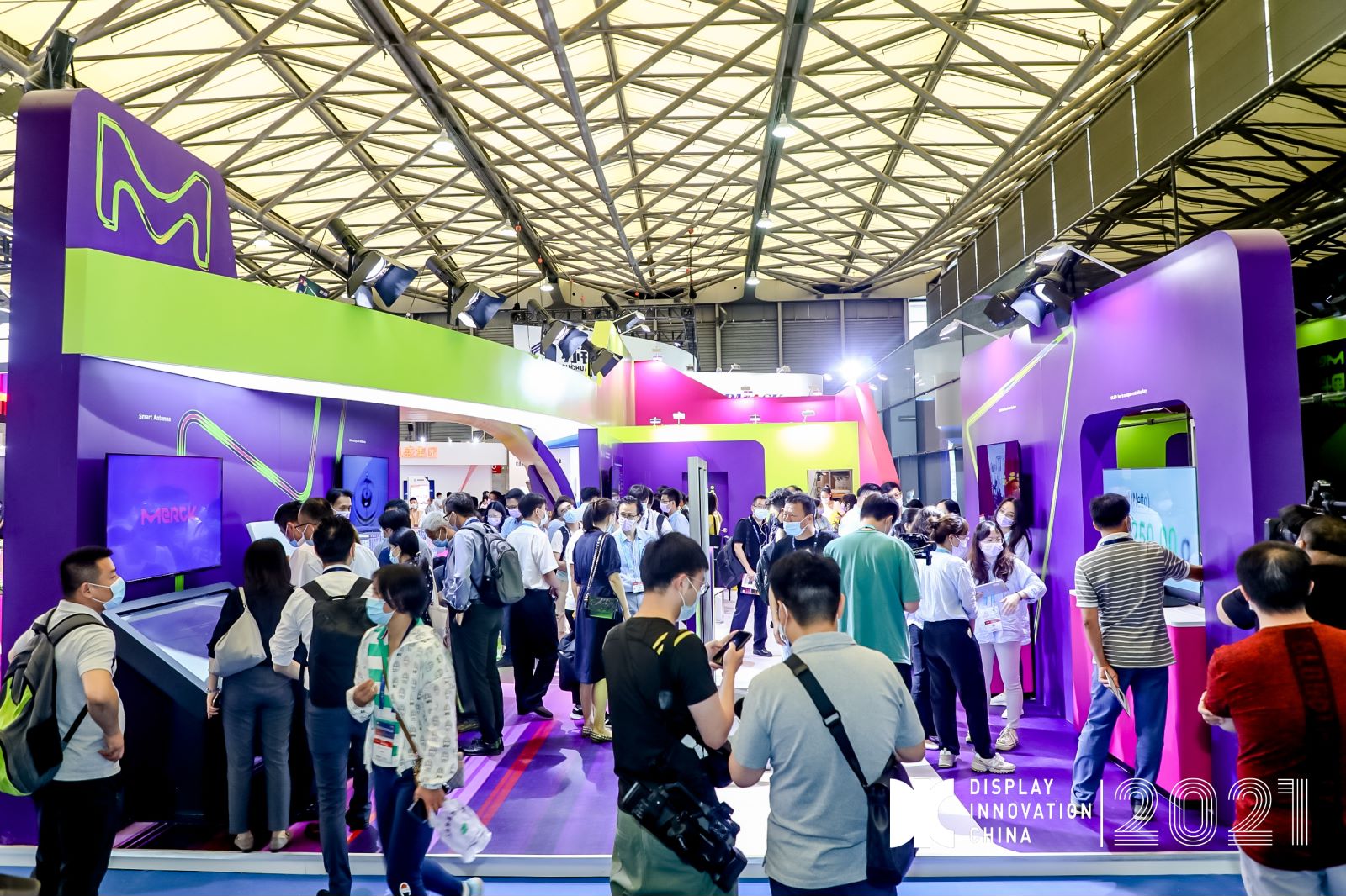 默克大舉投資臺(tái)灣就近供貨臺(tái)面板雙虎；OPPO新一代智能眼鏡Air Glass正式發(fā)布；華為將發(fā)布縱向折疊屏手機(jī)