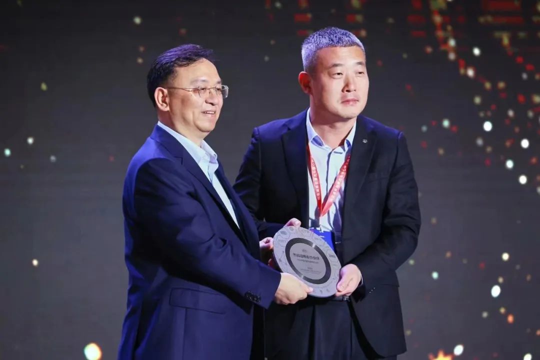 TCL華星車載屏品質(zhì)交付，獲比亞迪“杰出戰(zhàn)略合作伙伴”大獎(jiǎng)